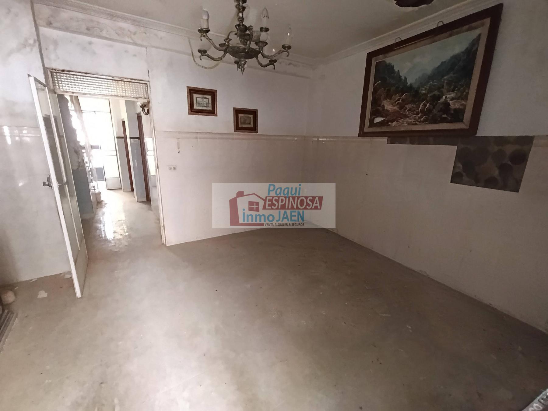For sale of house in Torredonjimeno