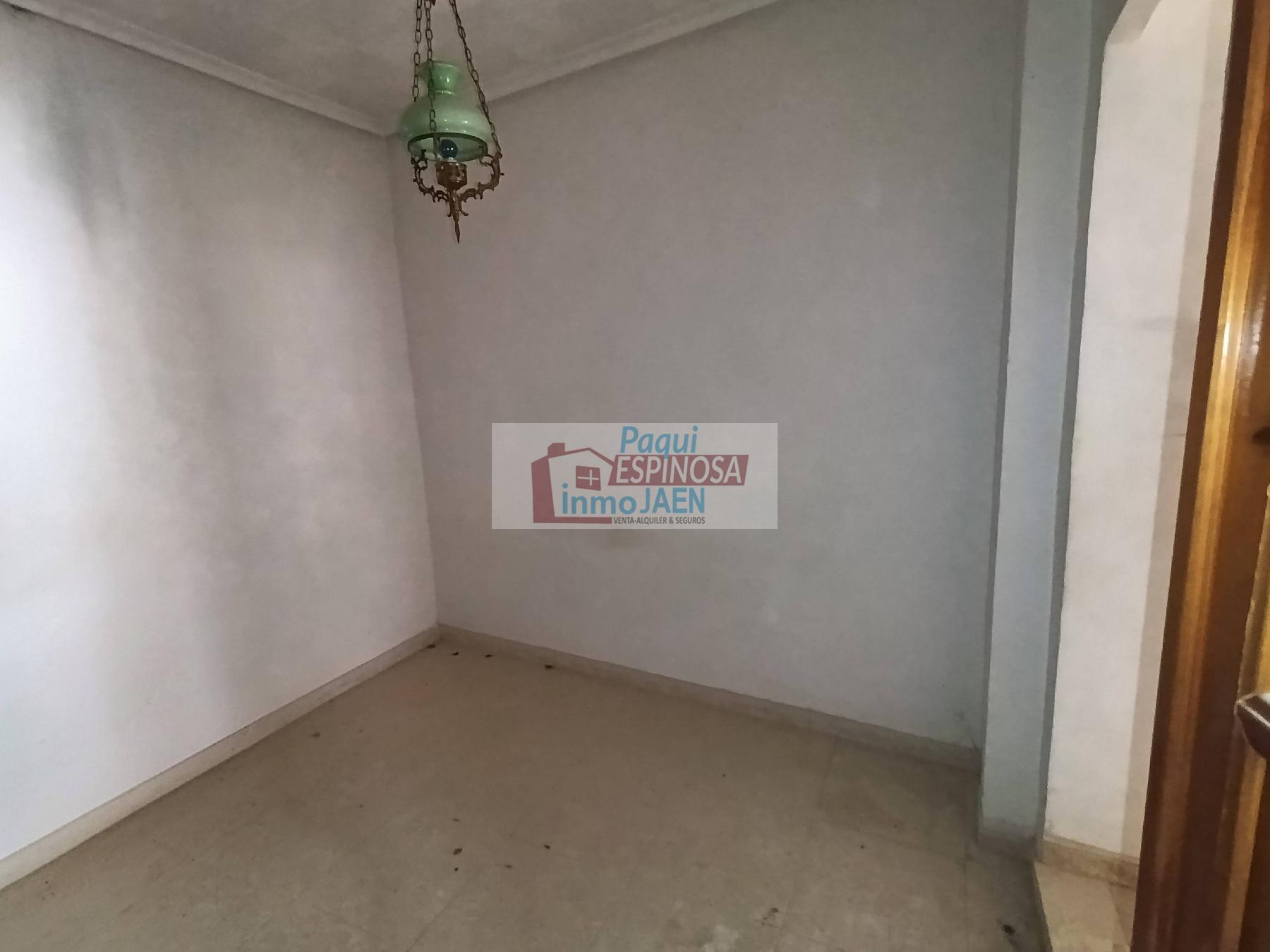 For sale of house in Torredonjimeno