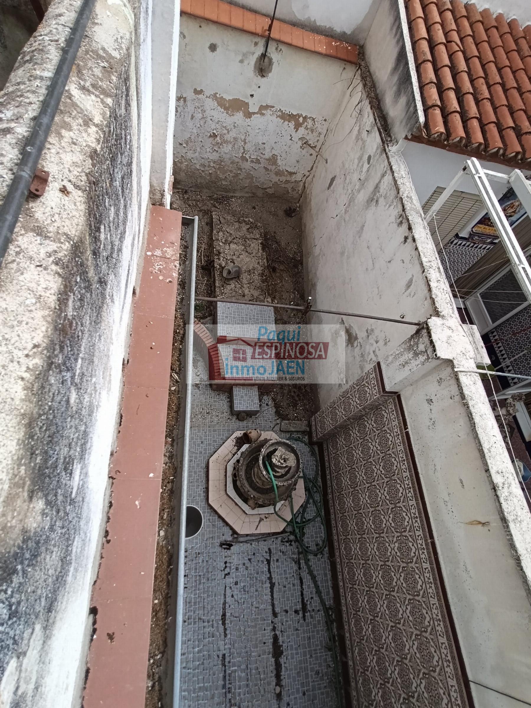 For sale of house in Torredonjimeno
