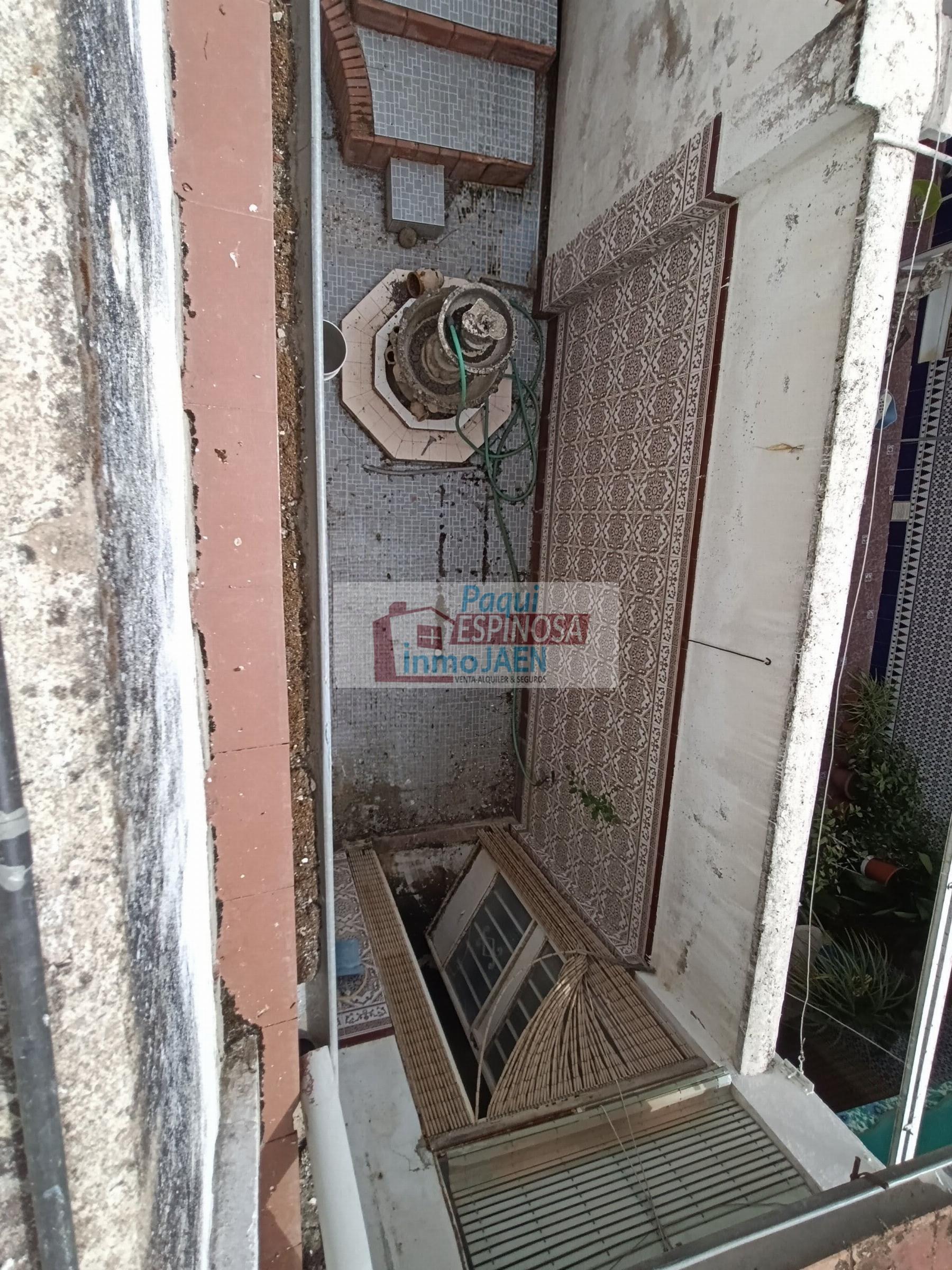 For sale of house in Torredonjimeno