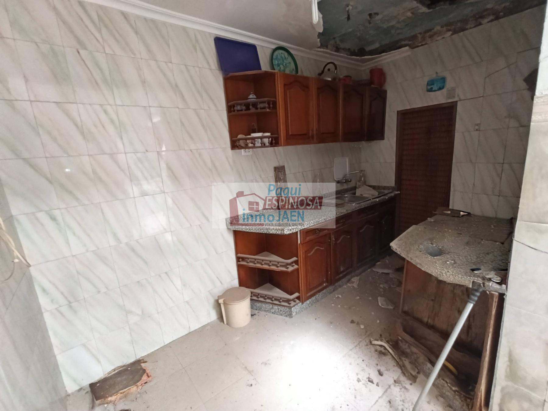 For sale of house in Torredonjimeno
