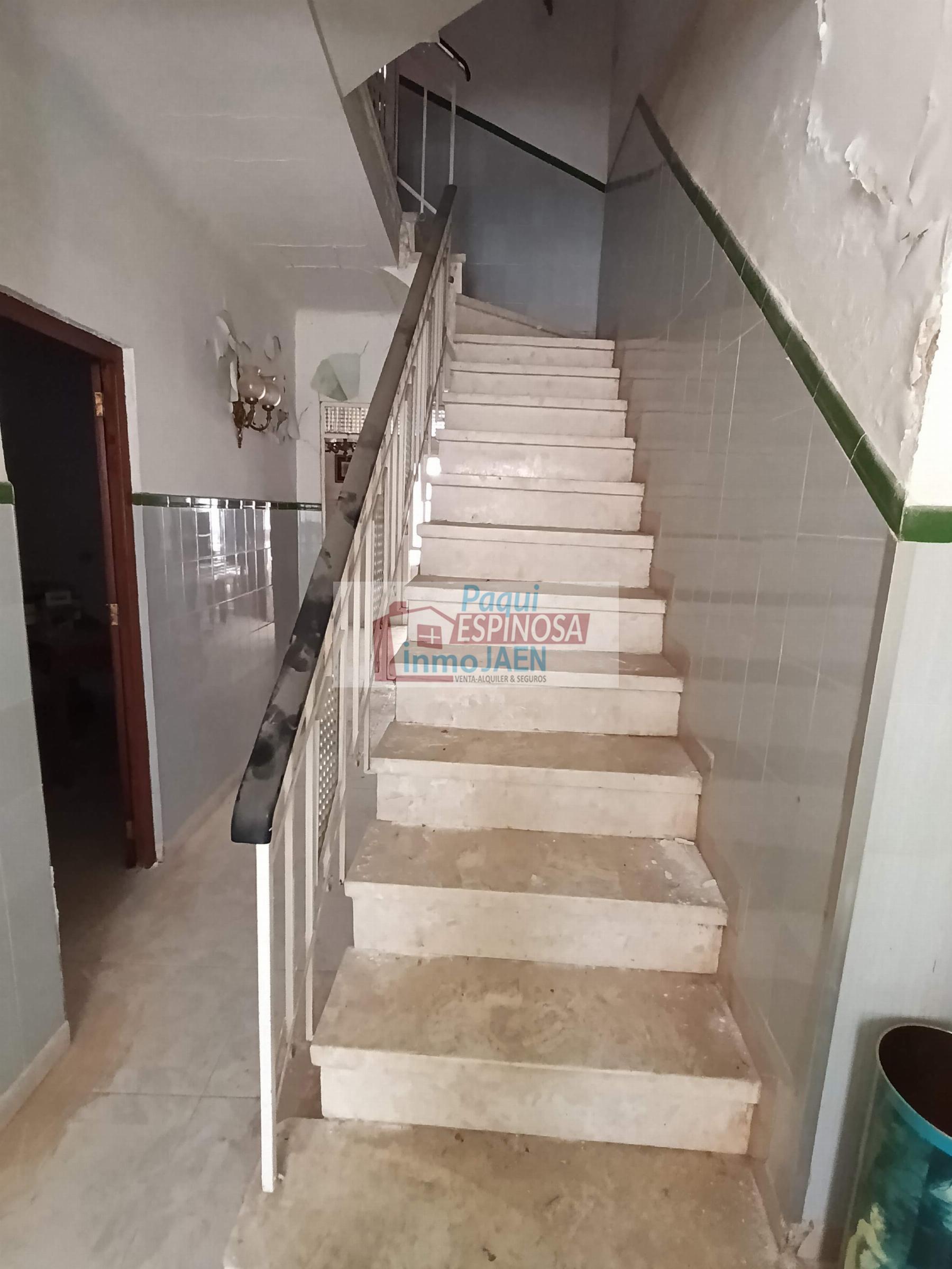 For sale of house in Torredonjimeno