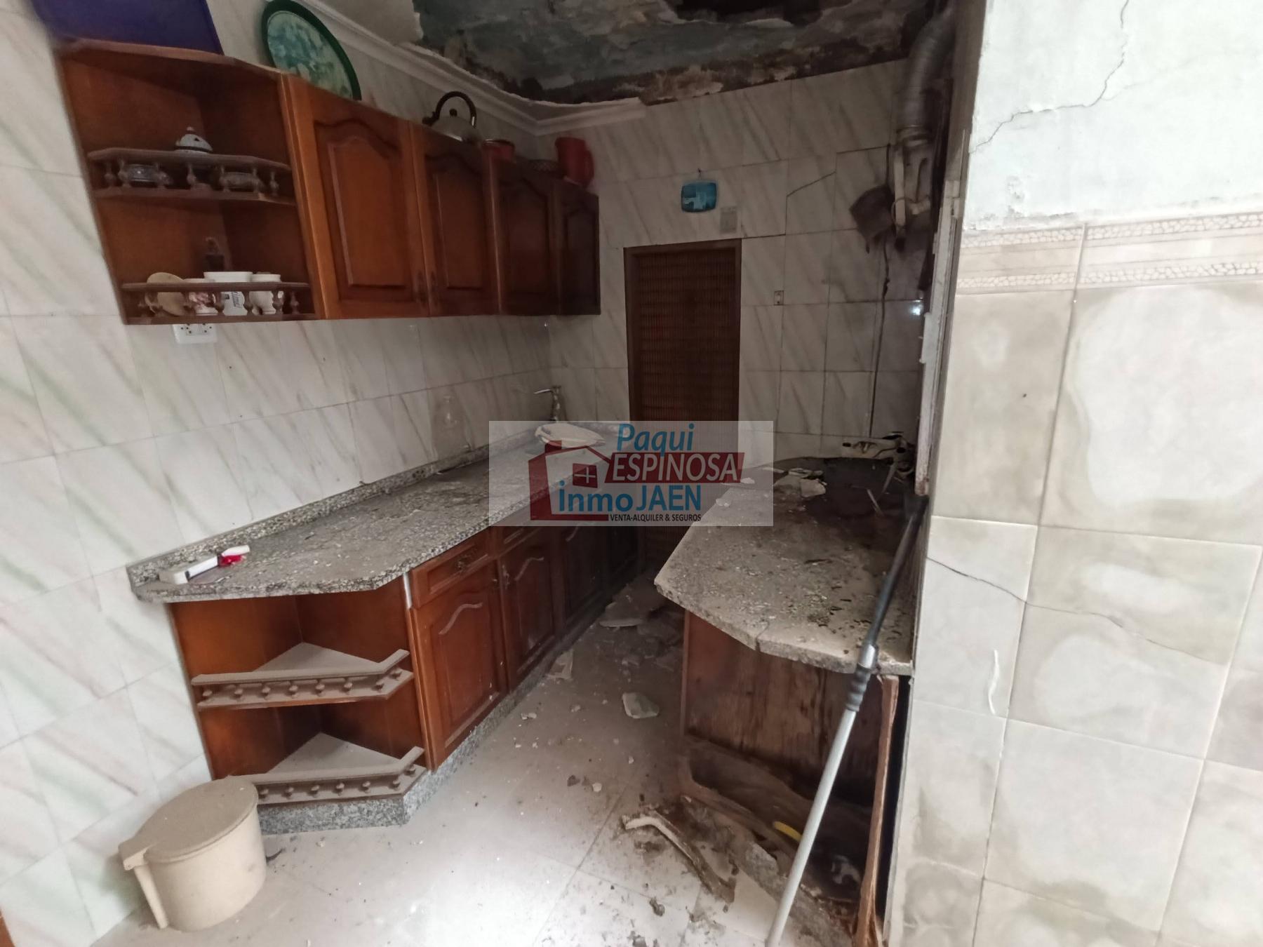 For sale of house in Torredonjimeno