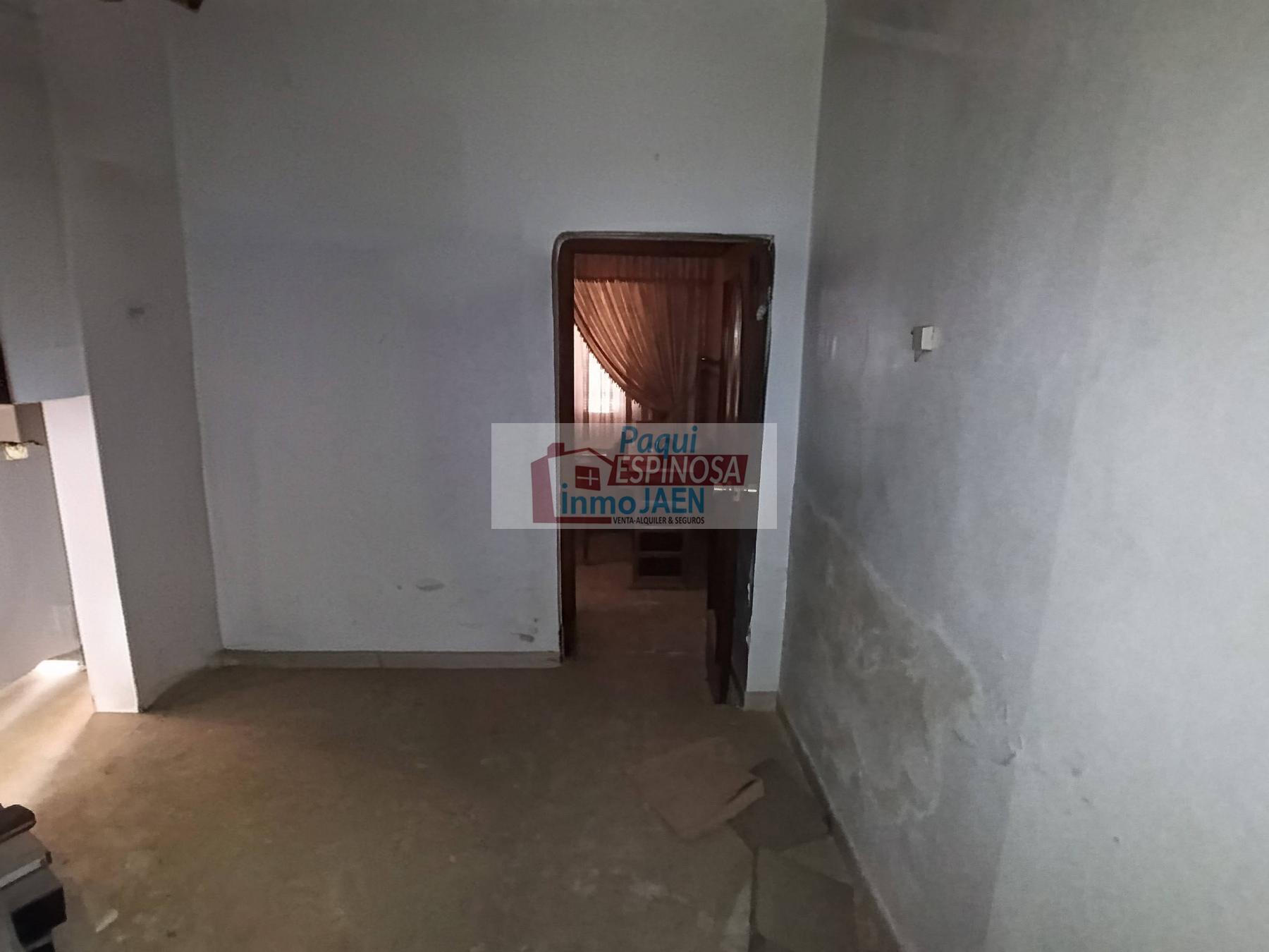 For sale of house in Torredonjimeno