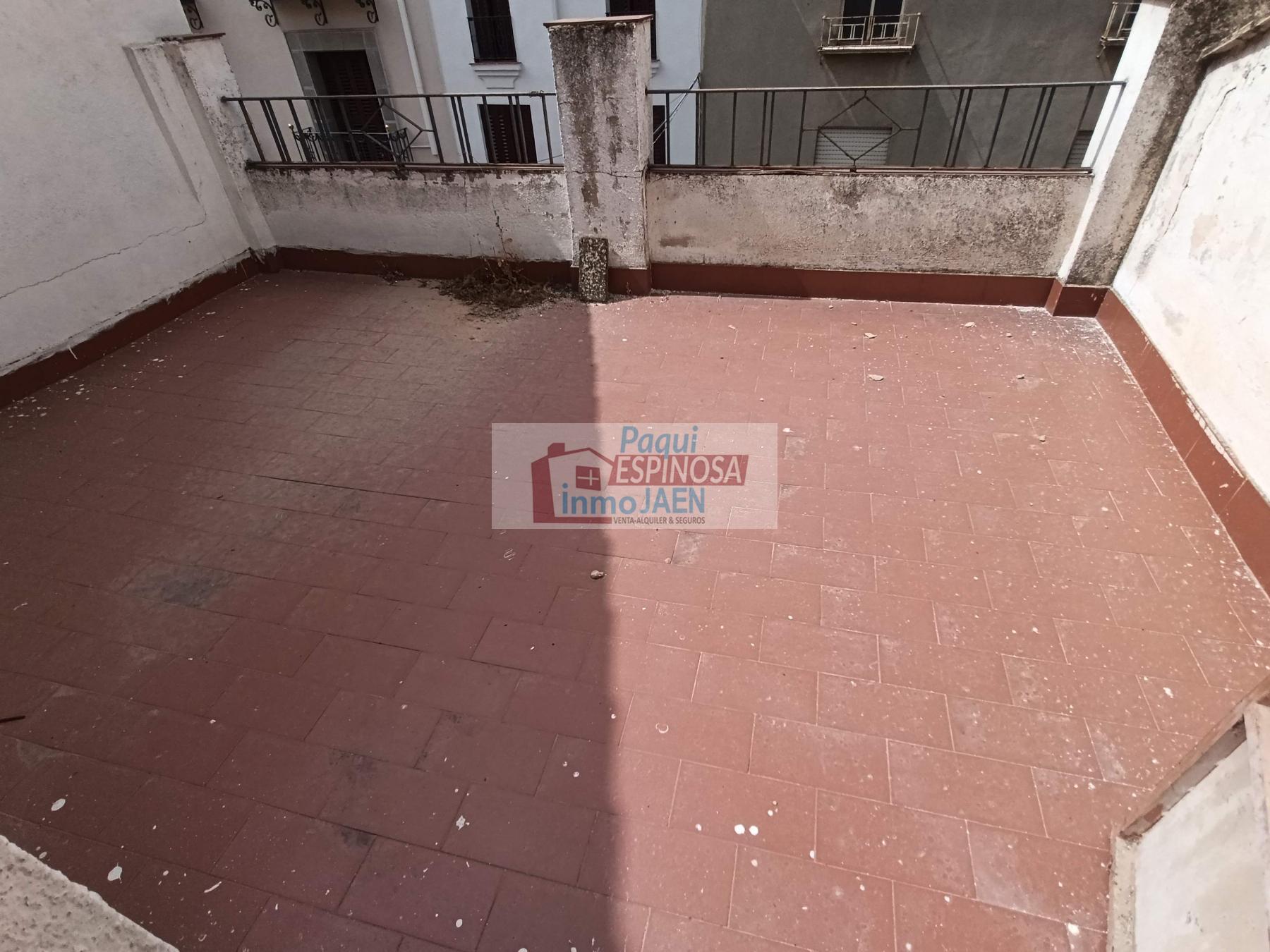 For sale of house in Torredonjimeno