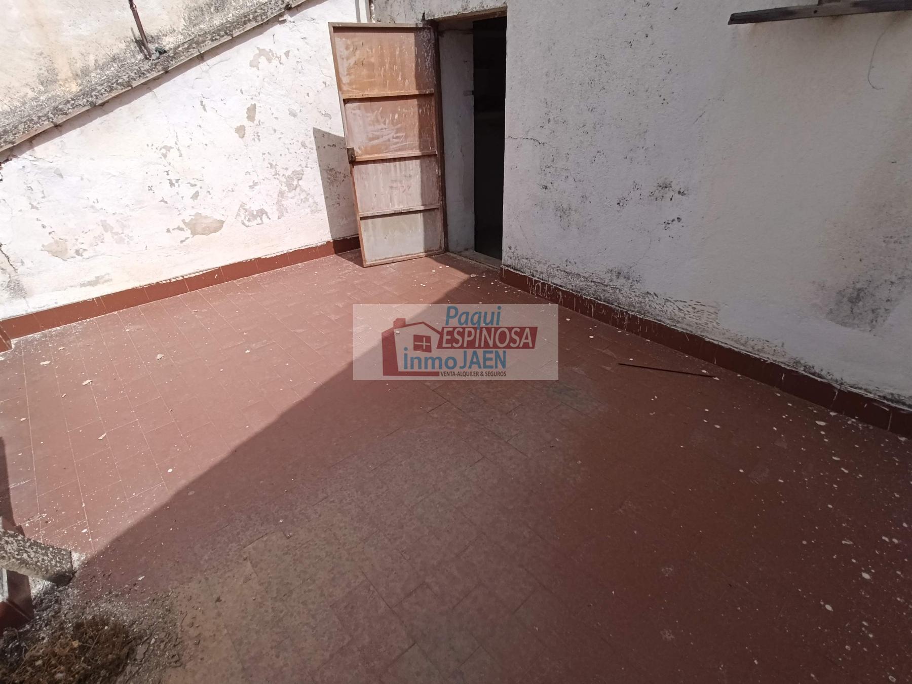 For sale of house in Torredonjimeno