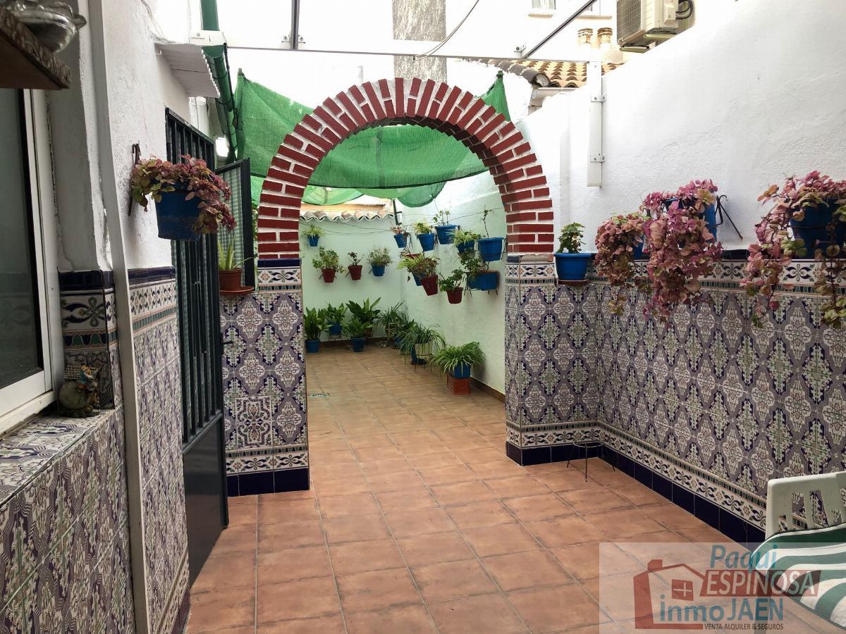 For sale of house in Torredonjimeno