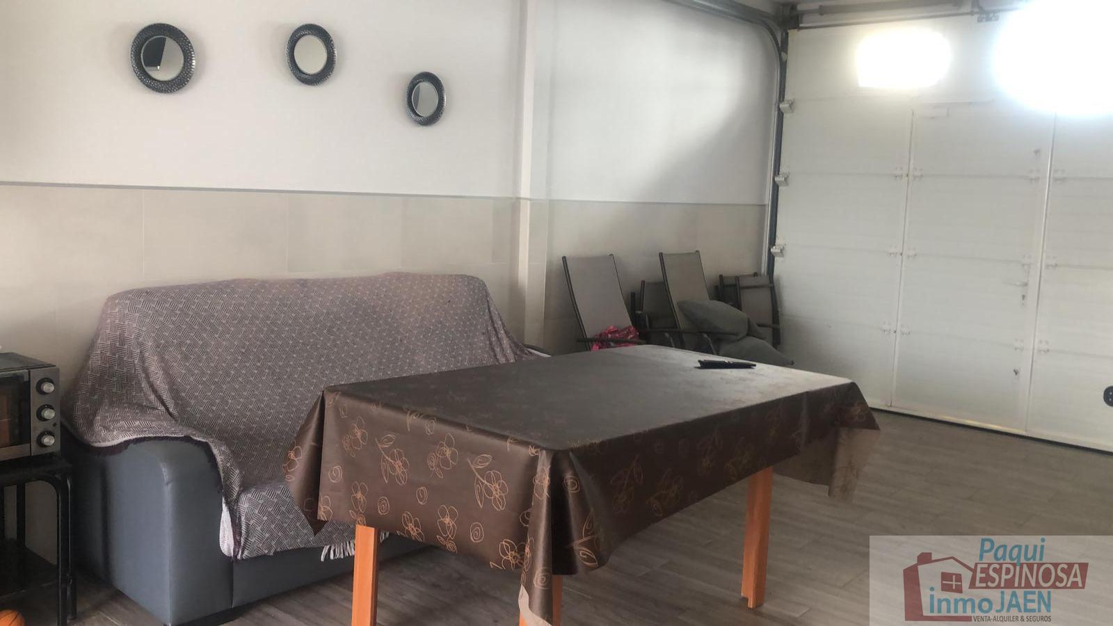For sale of house in Torredonjimeno