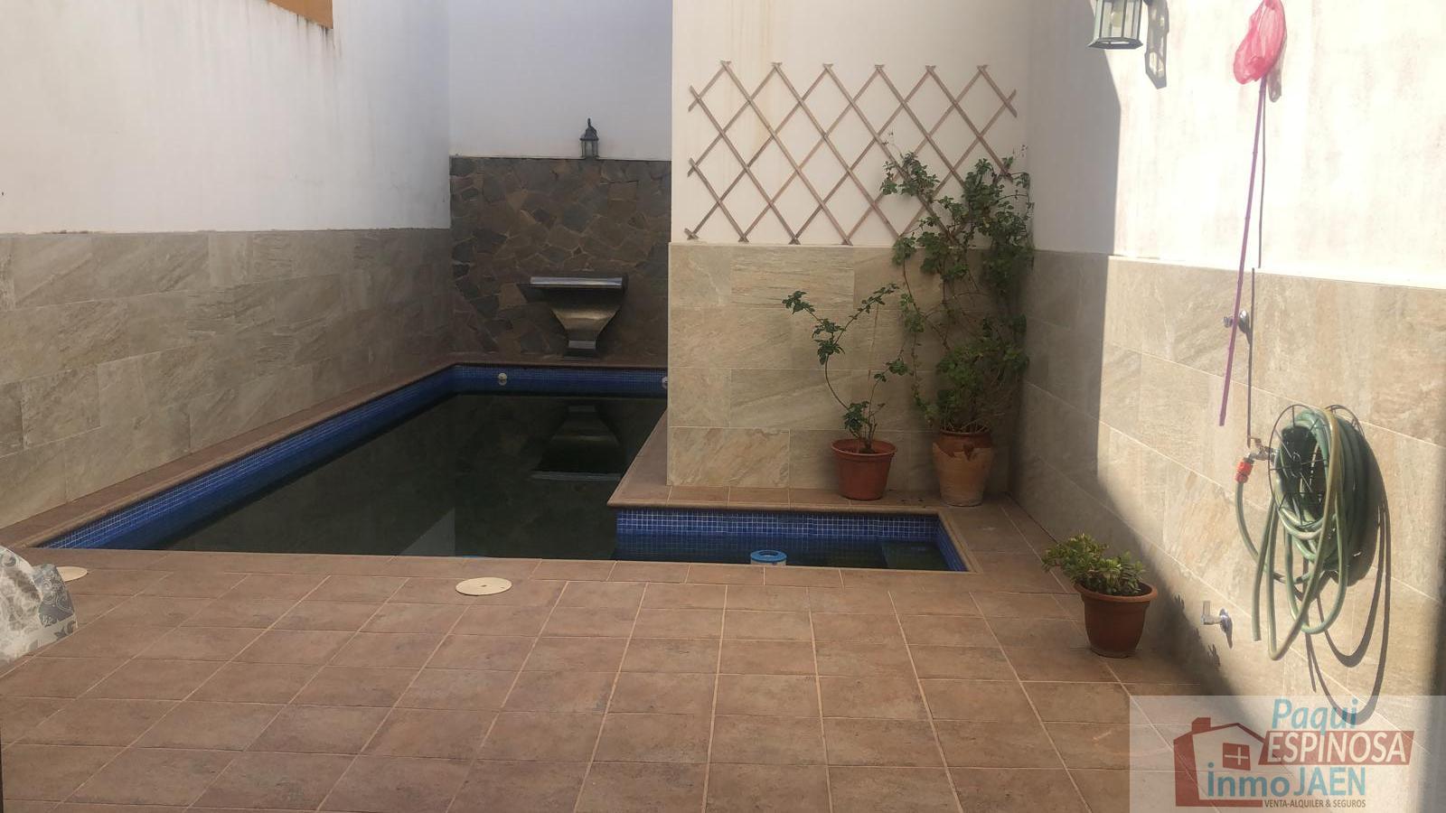 For sale of house in Torredonjimeno