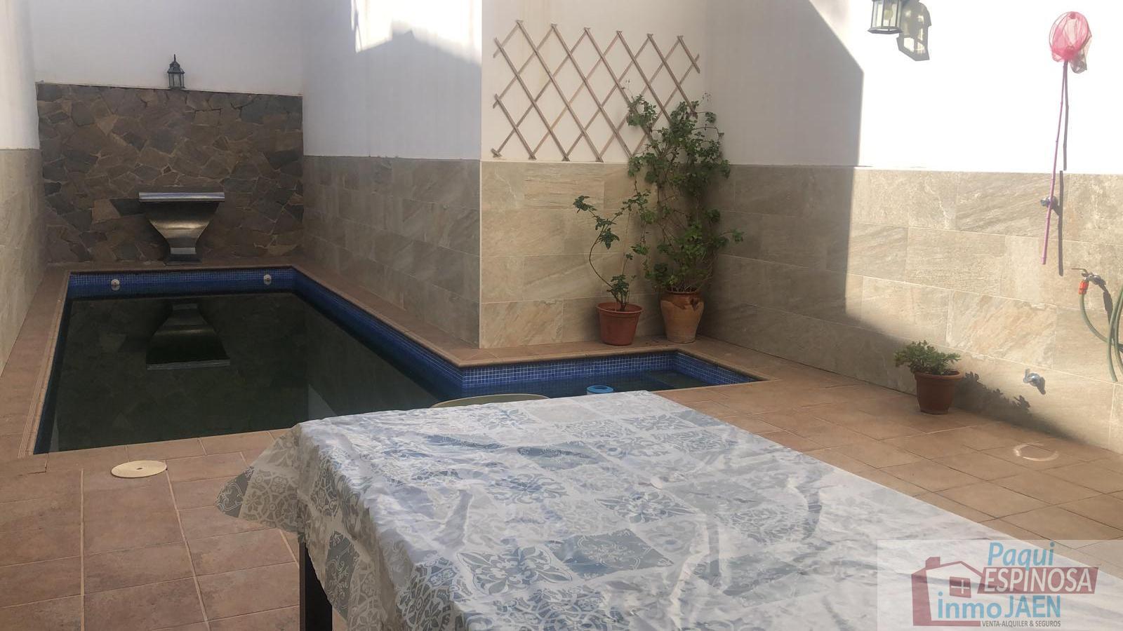 For sale of house in Torredonjimeno