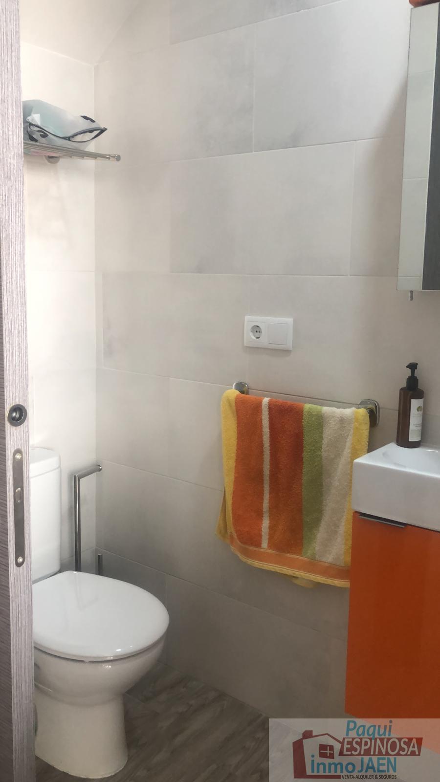 For sale of house in Torredonjimeno