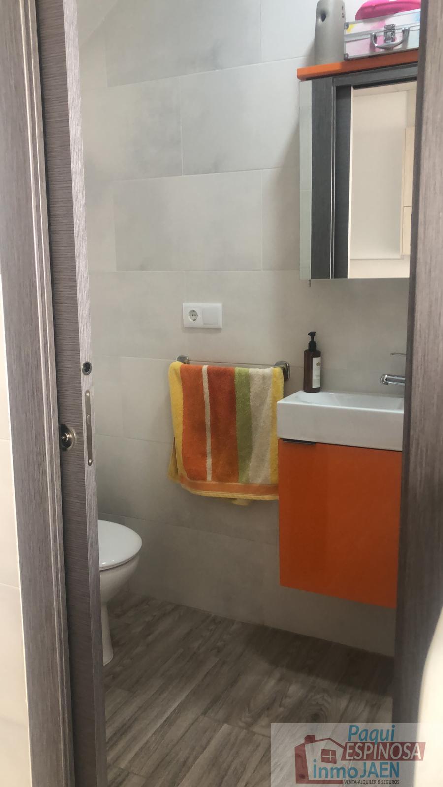 For sale of house in Torredonjimeno