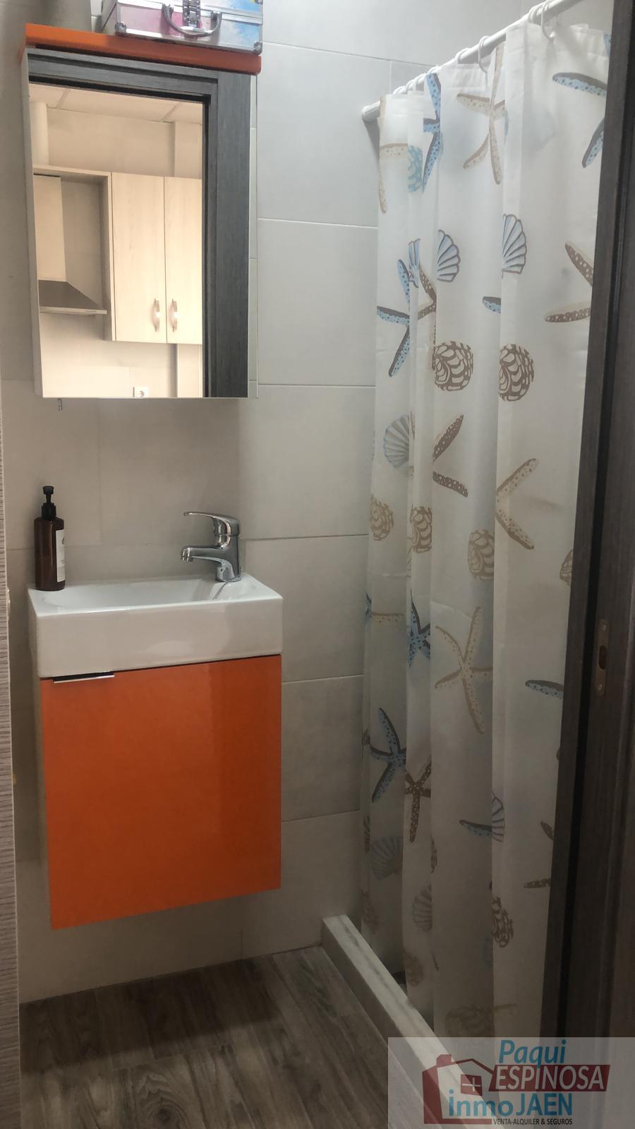 For sale of house in Torredonjimeno