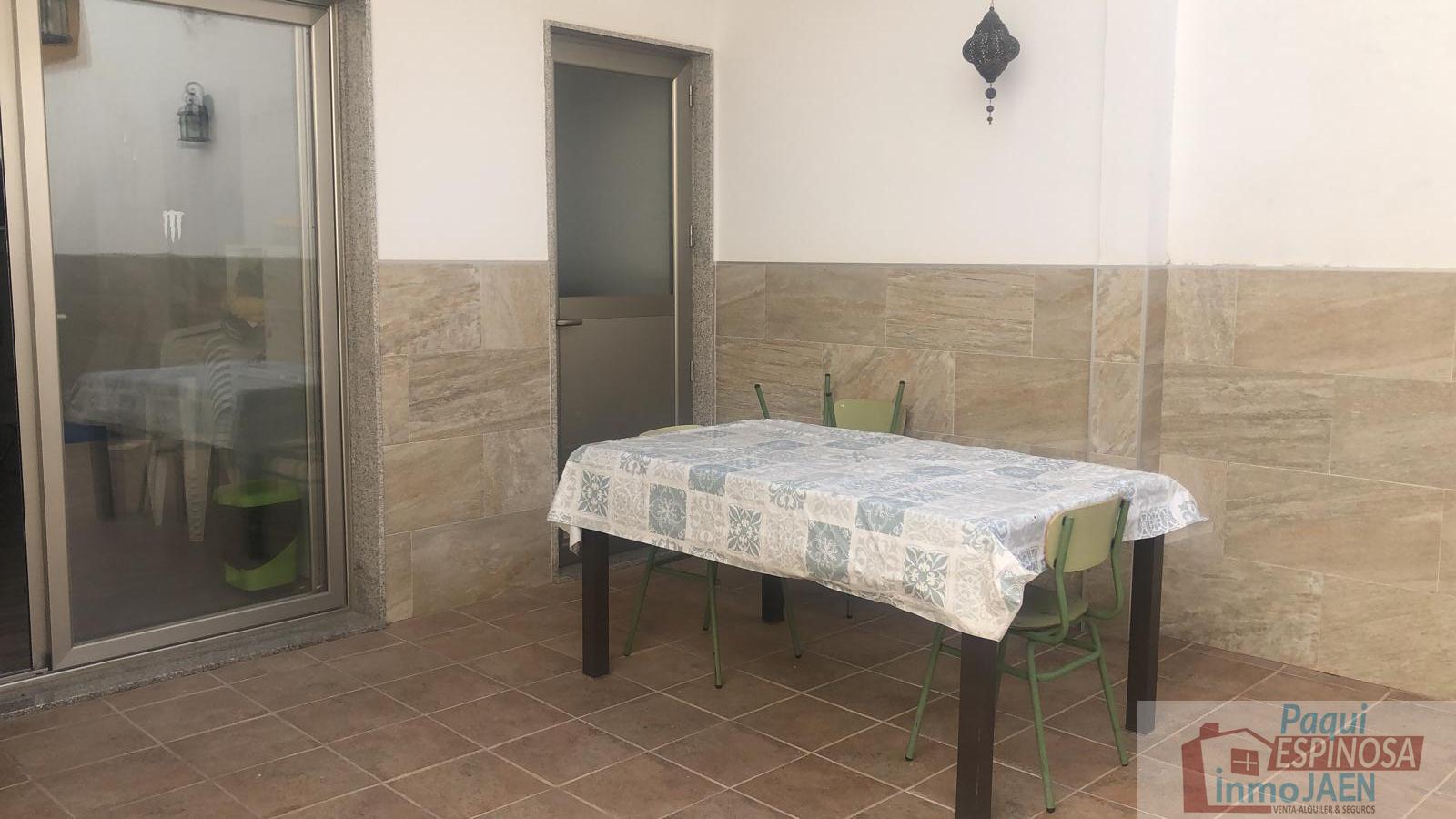 For sale of house in Torredonjimeno