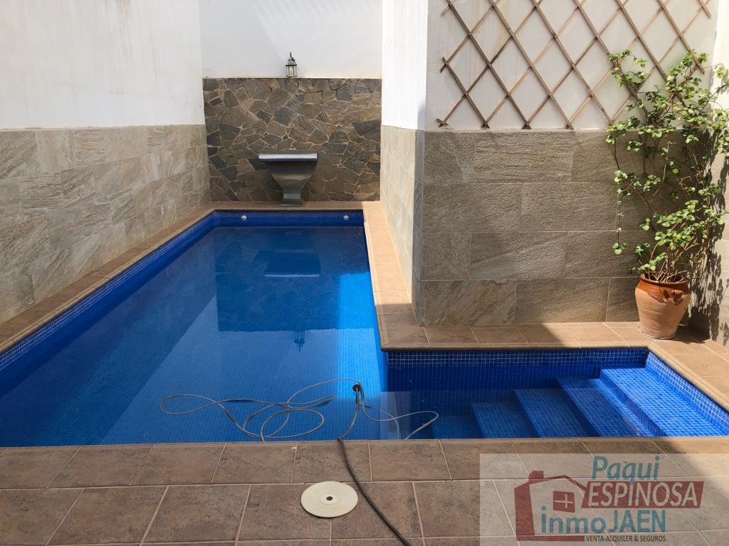 For sale of house in Torredonjimeno