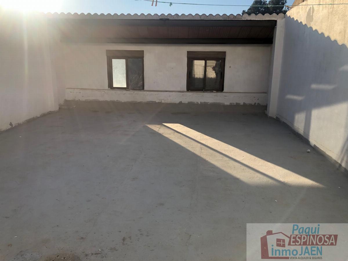 For sale of house in Torredonjimeno