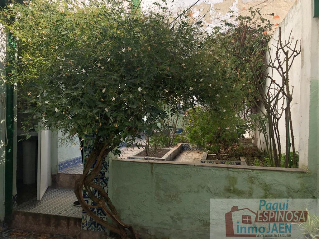 For sale of house in Torredonjimeno
