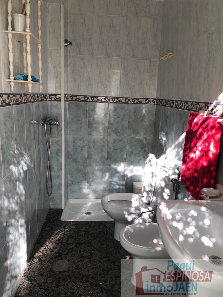 For sale of house in Torredonjimeno
