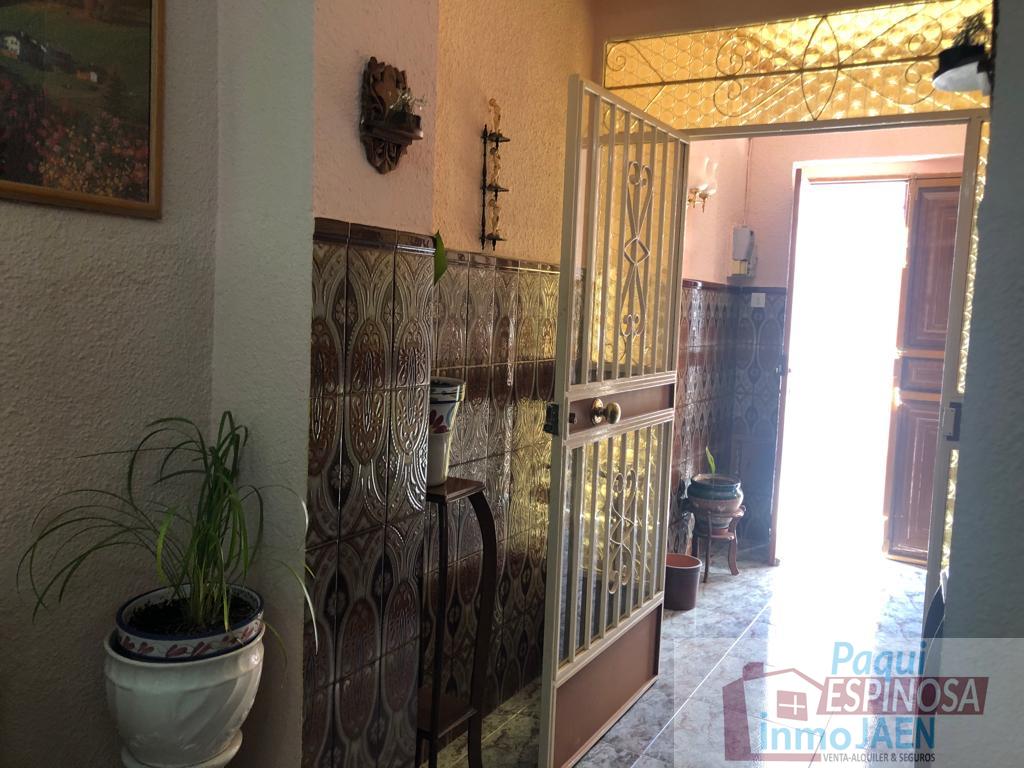 For sale of house in Torredonjimeno