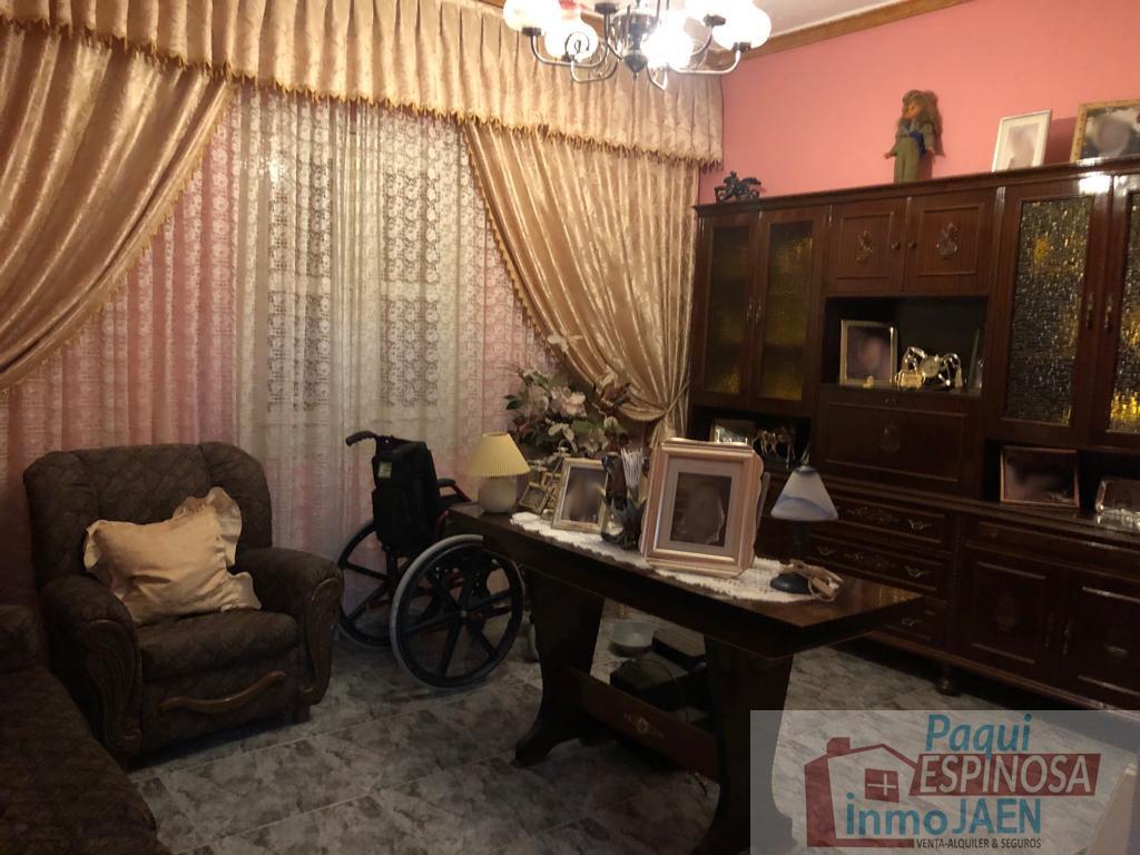 For sale of house in Torredonjimeno