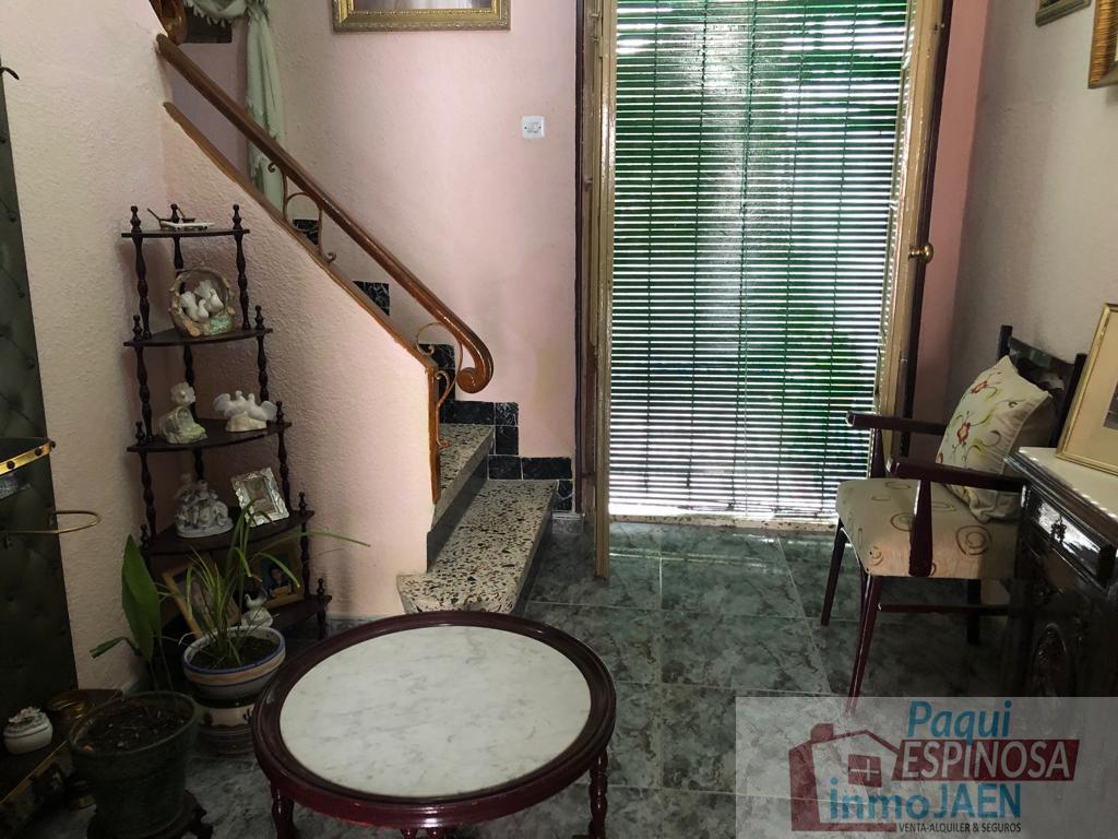 For sale of house in Torredonjimeno