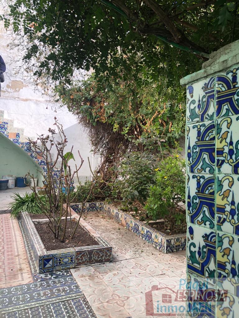 For sale of house in Torredonjimeno