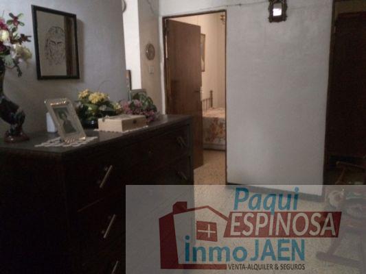 For sale of house in Torredonjimeno