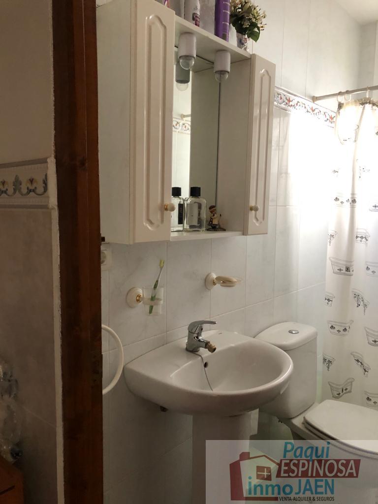 For sale of house in Torredonjimeno