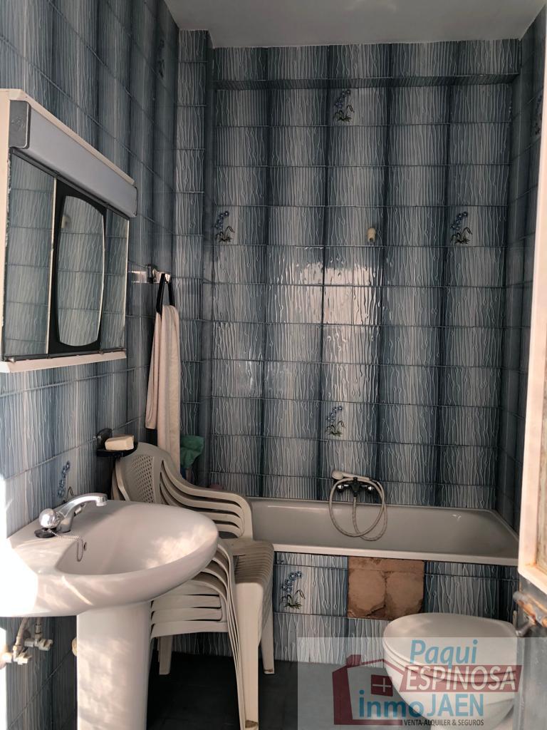 For sale of house in Torredonjimeno