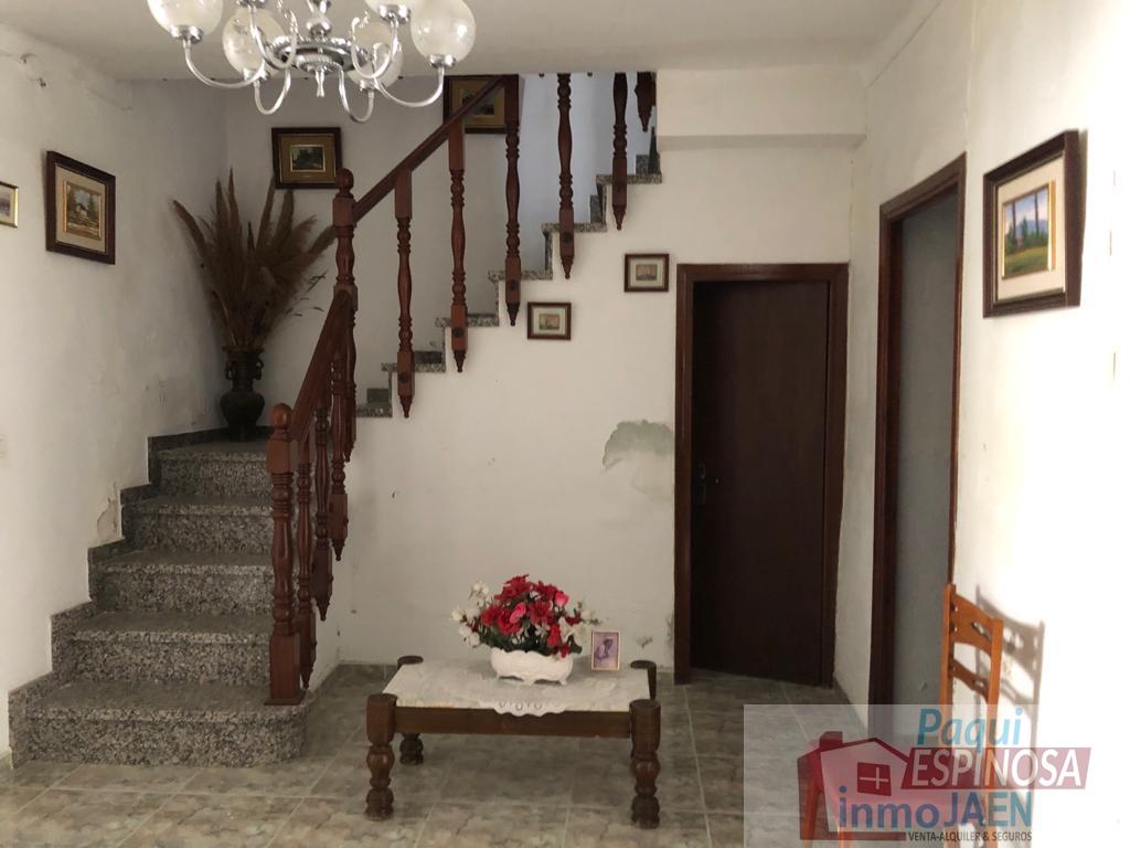 For sale of house in Torredonjimeno