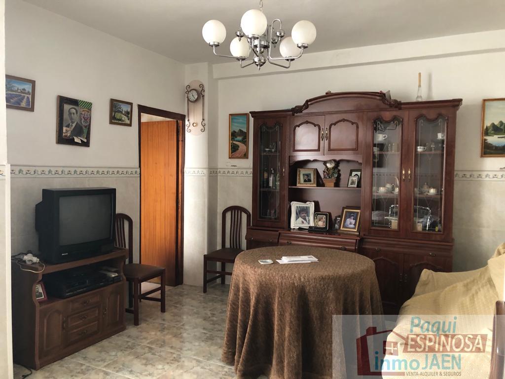 For sale of house in Torredonjimeno