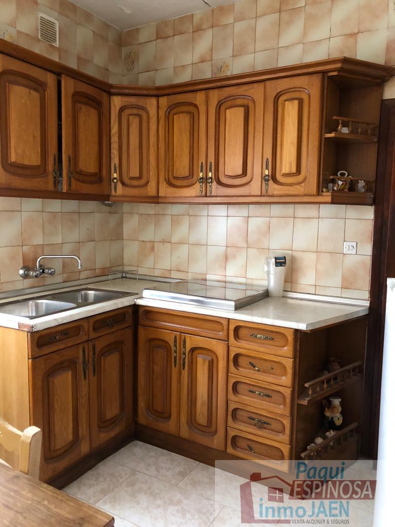 For sale of house in Torredonjimeno