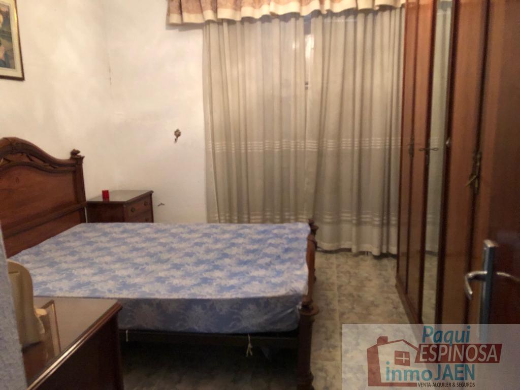 For sale of house in Torredonjimeno