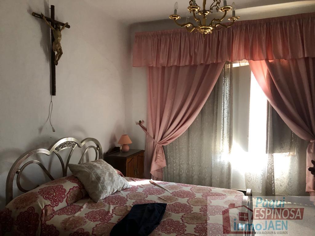 For sale of house in Torredonjimeno