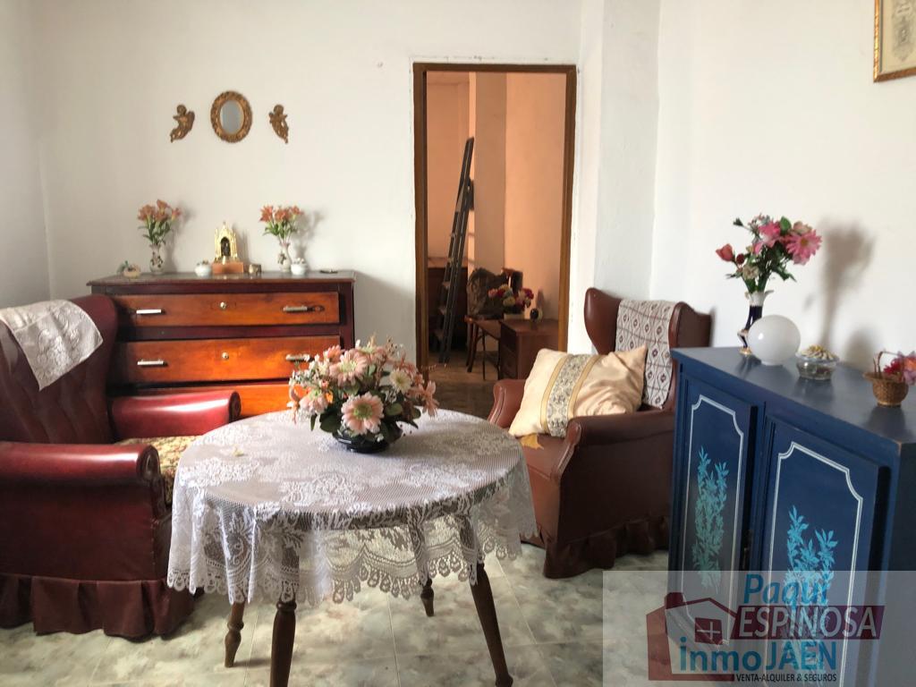 For sale of house in Torredonjimeno