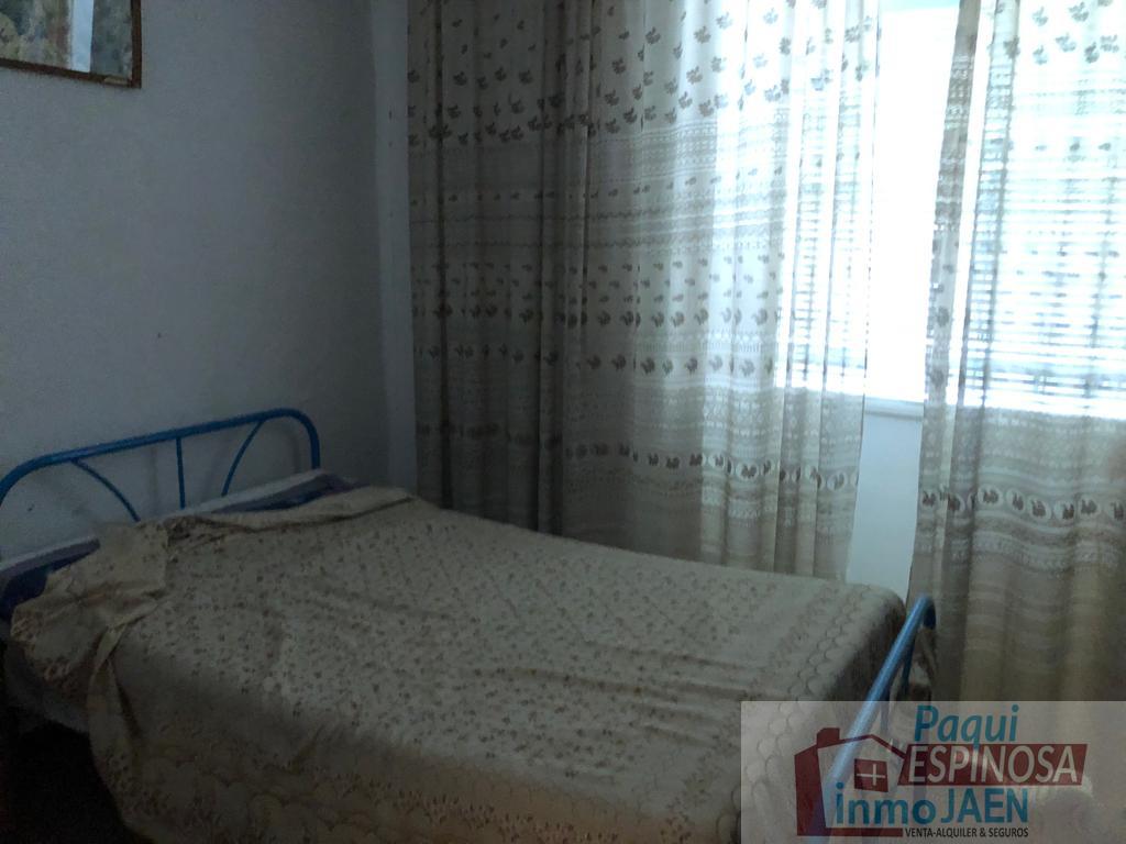 For sale of house in Torredonjimeno