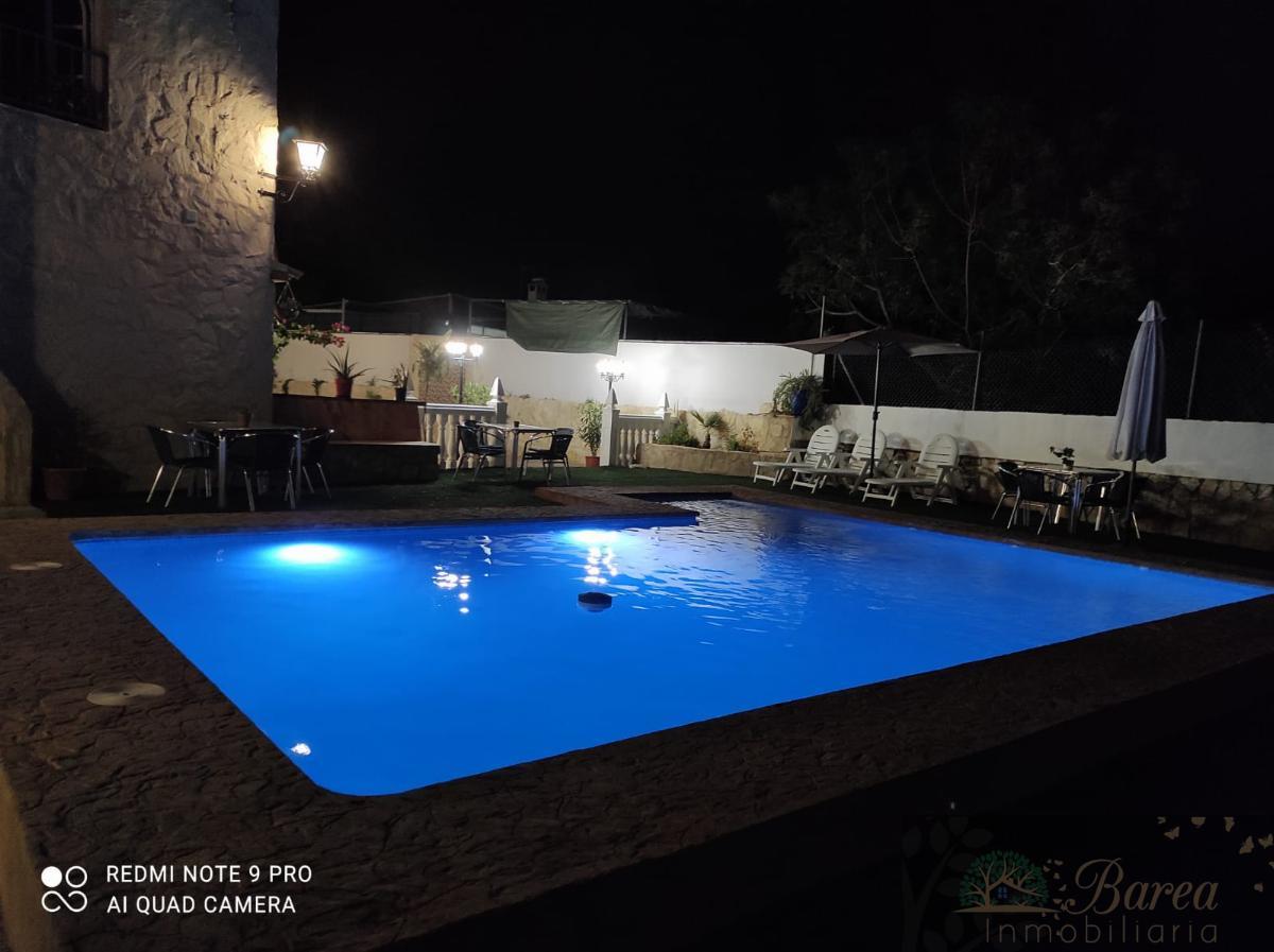 Köp av chalet i Cabra