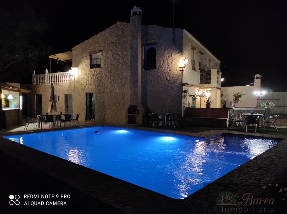 Köp av chalet i Cabra