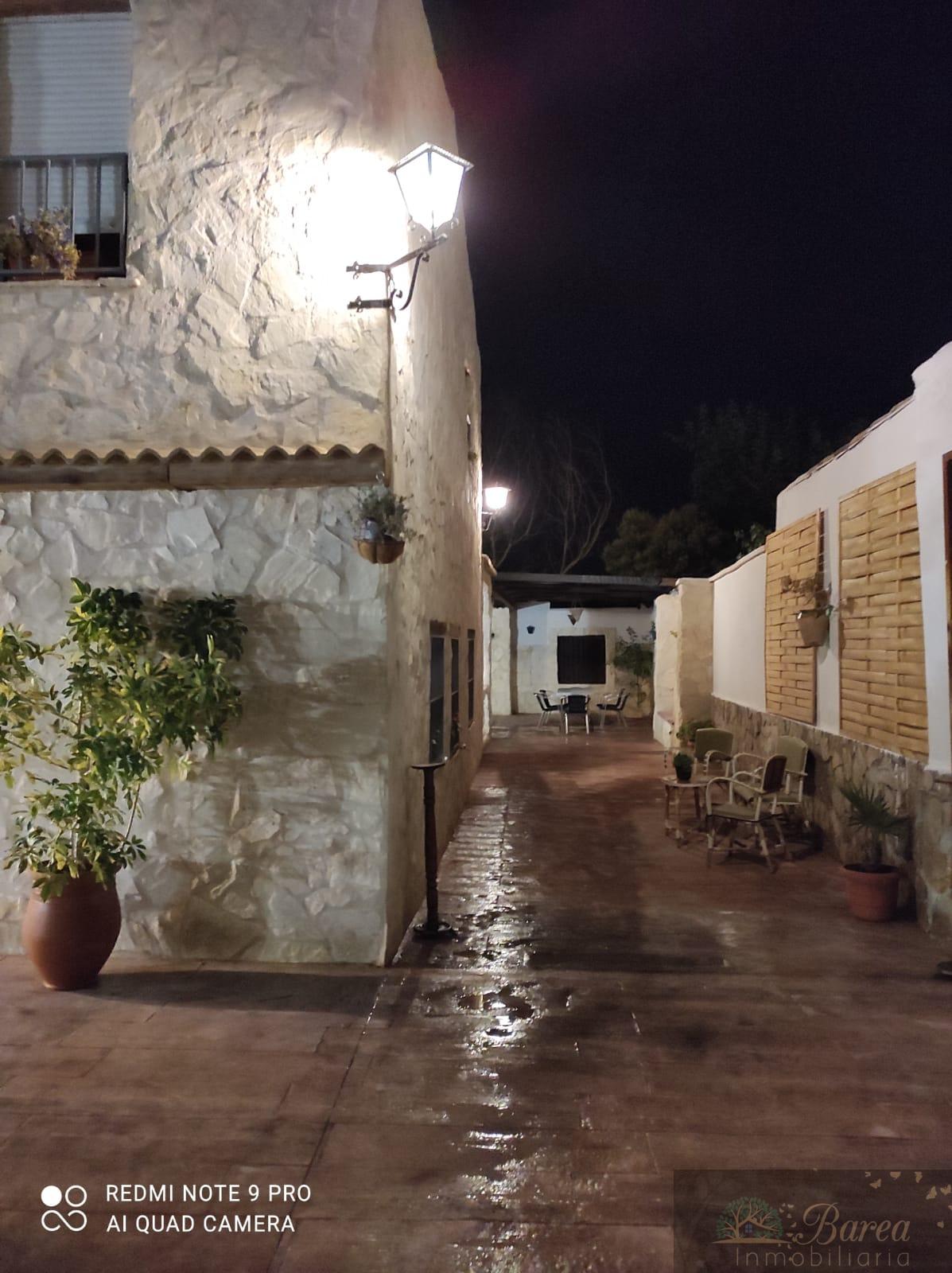 Köp av chalet i Cabra