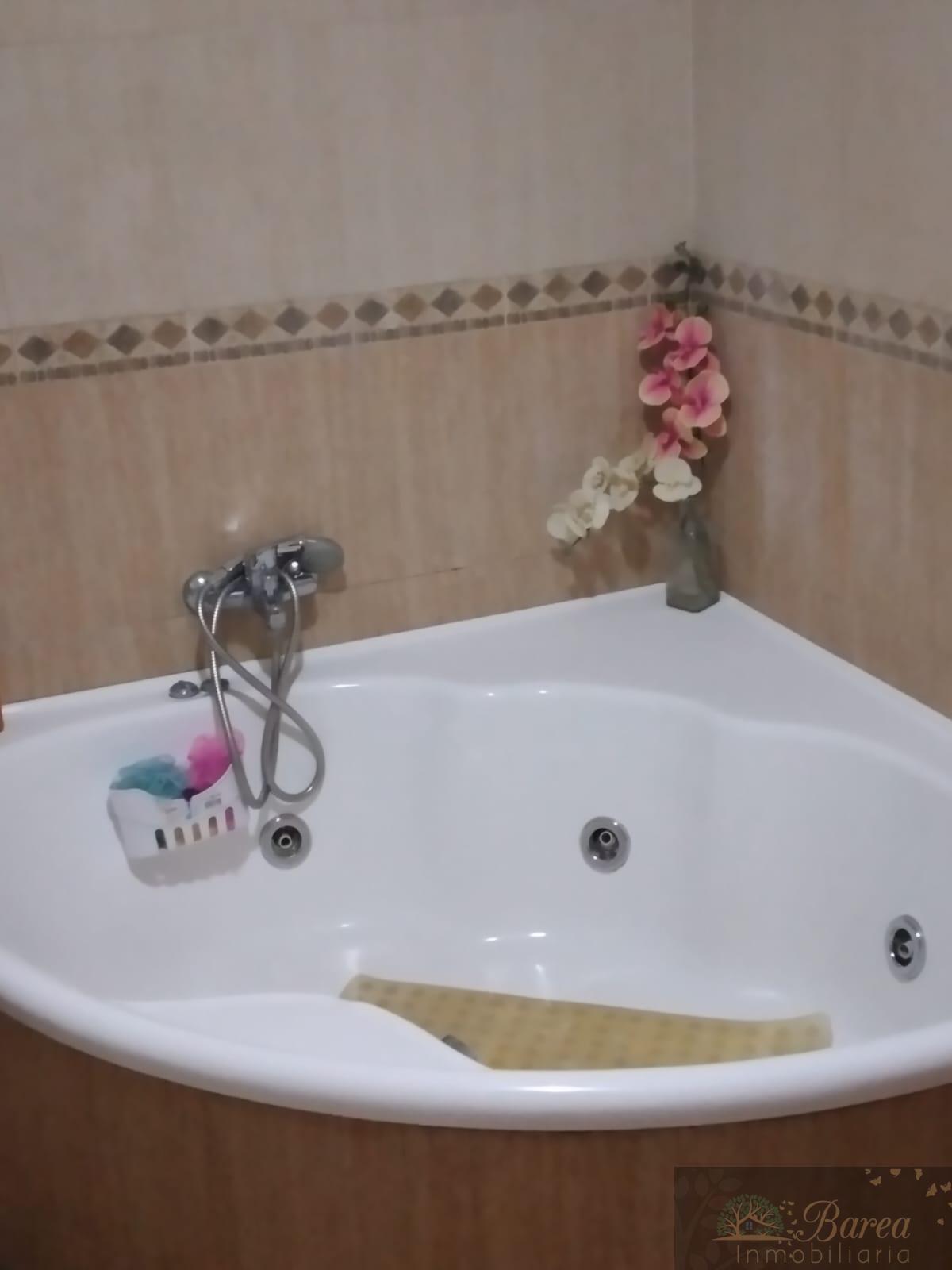Til salg fra etage i Rute