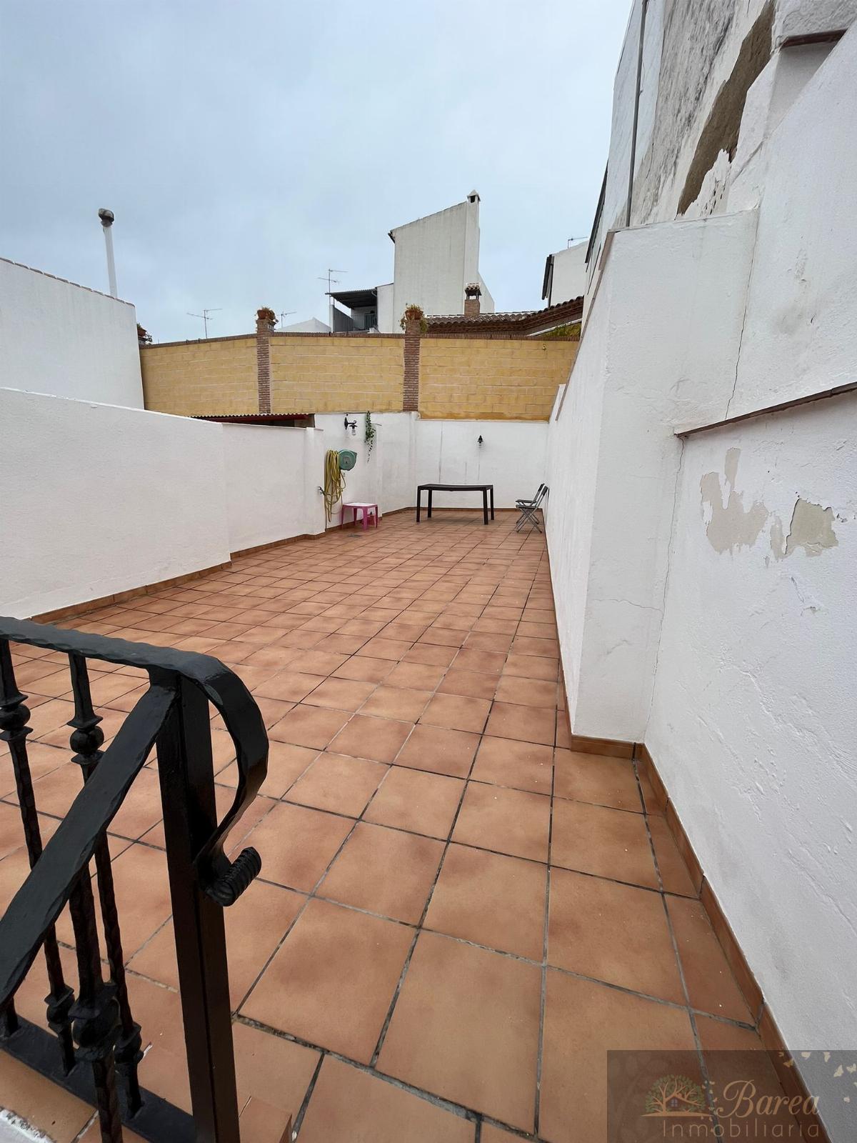 For rent of house in Rute