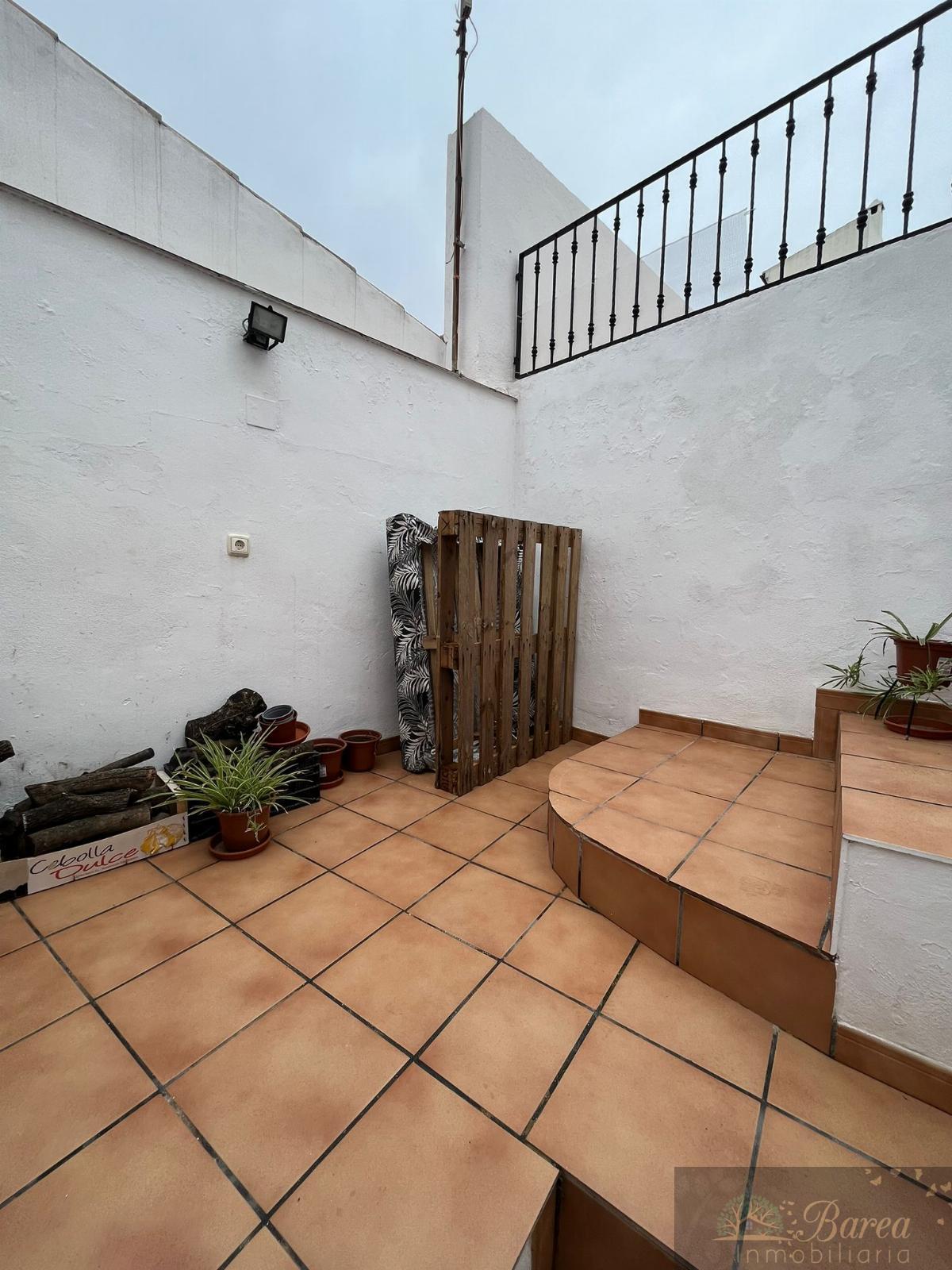 For rent of house in Rute