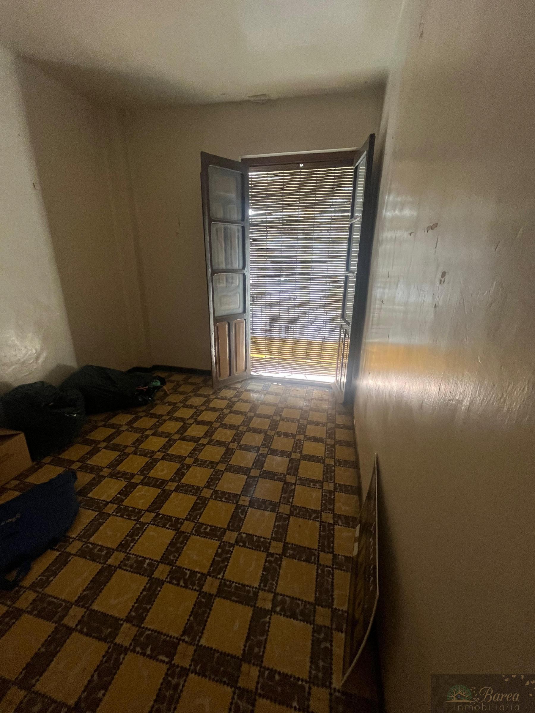 For sale of building in Rute