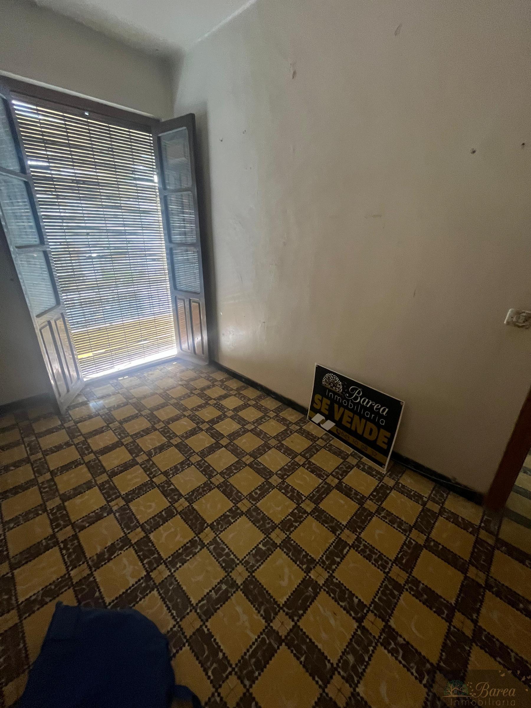 For sale of building in Rute