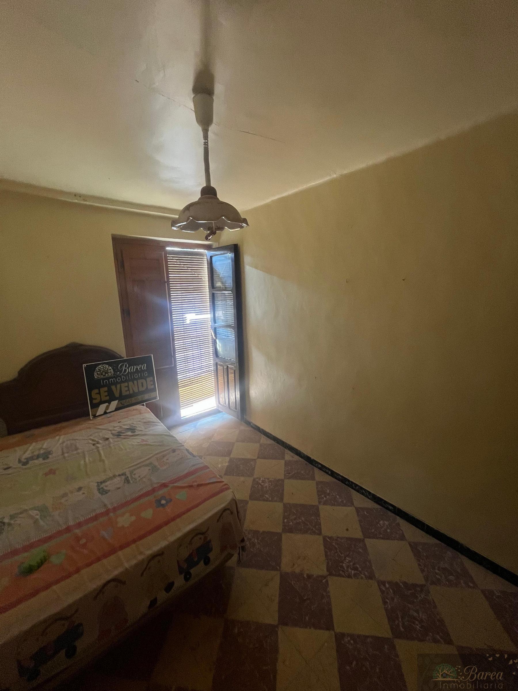 For sale of building in Rute