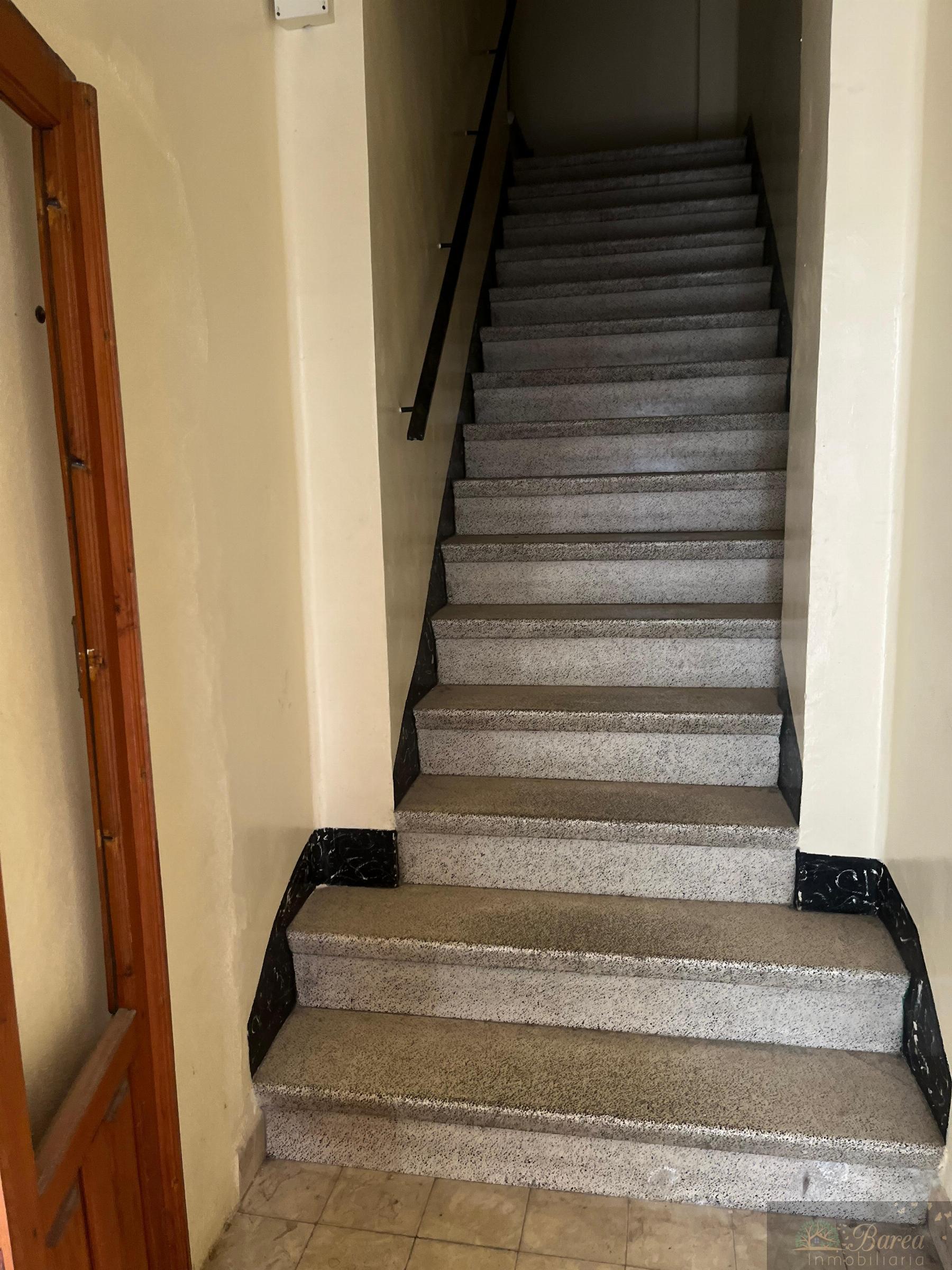 For sale of building in Rute