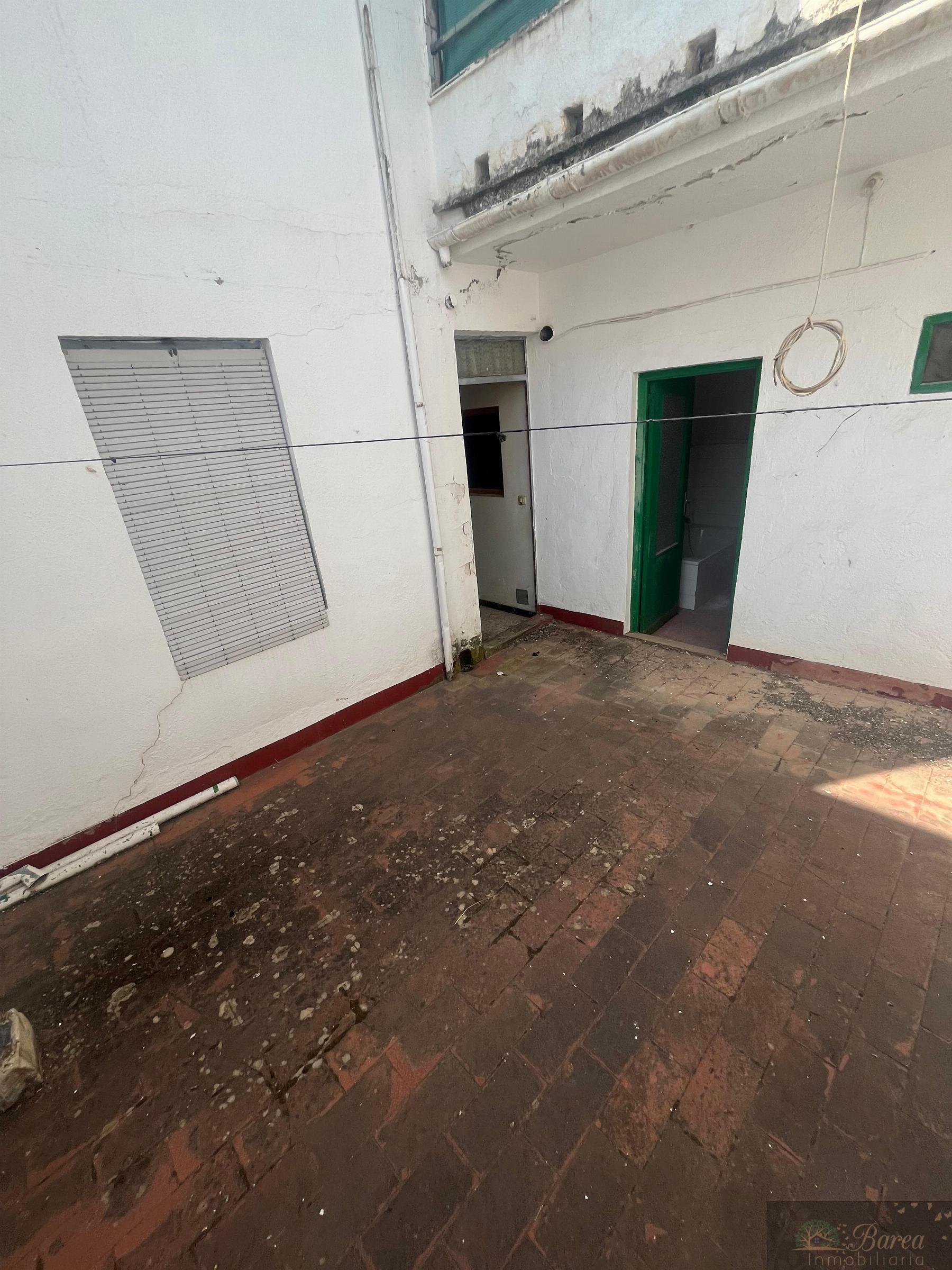 For sale of building in Rute