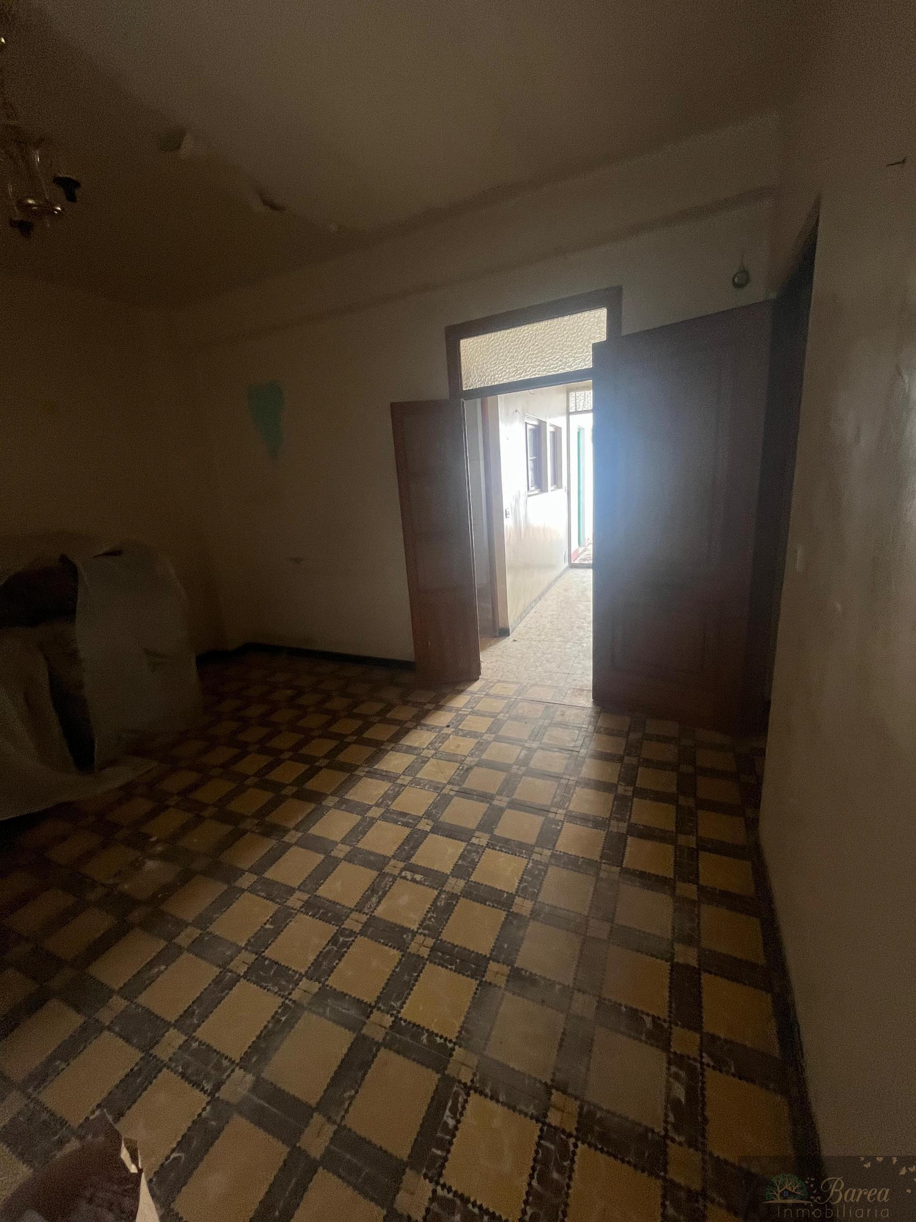 For sale of building in Rute