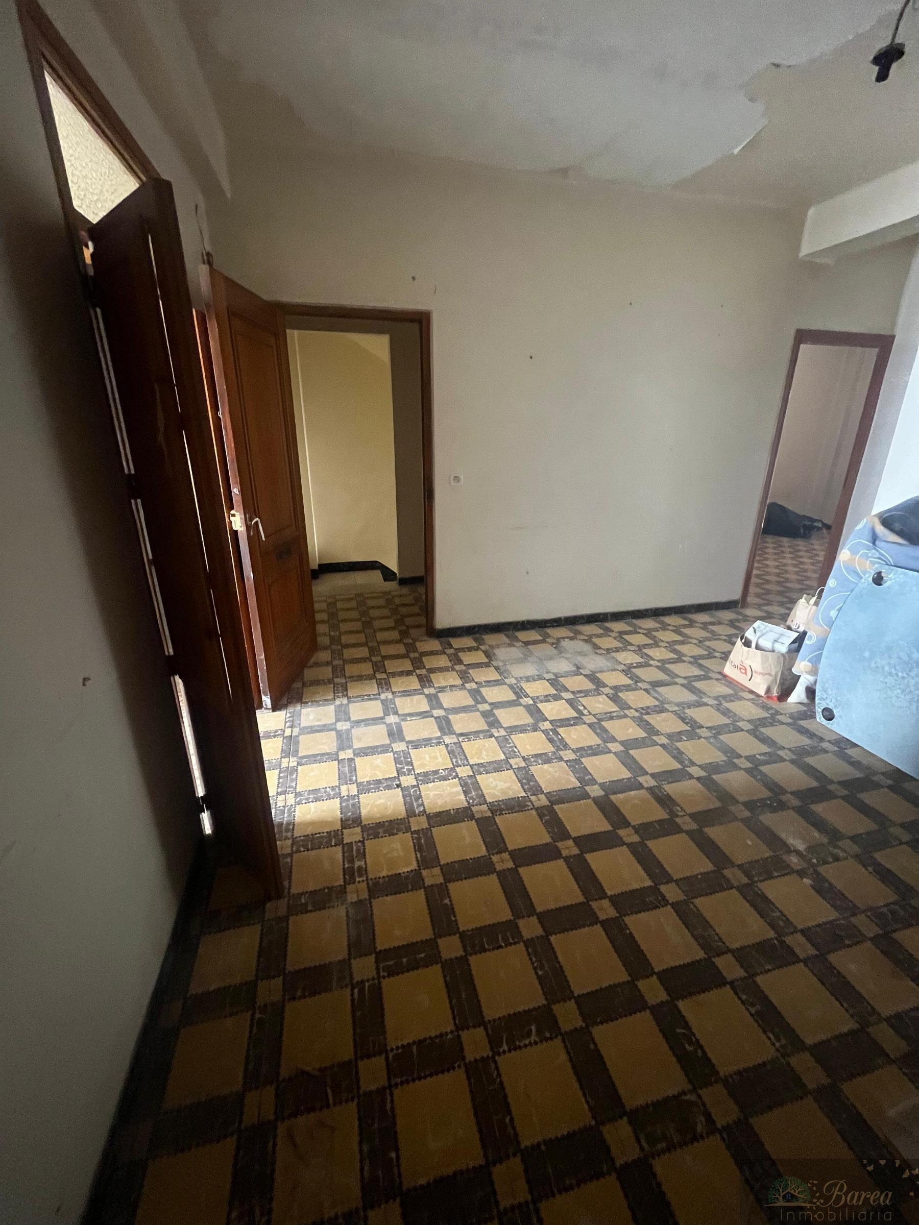 For sale of building in Rute