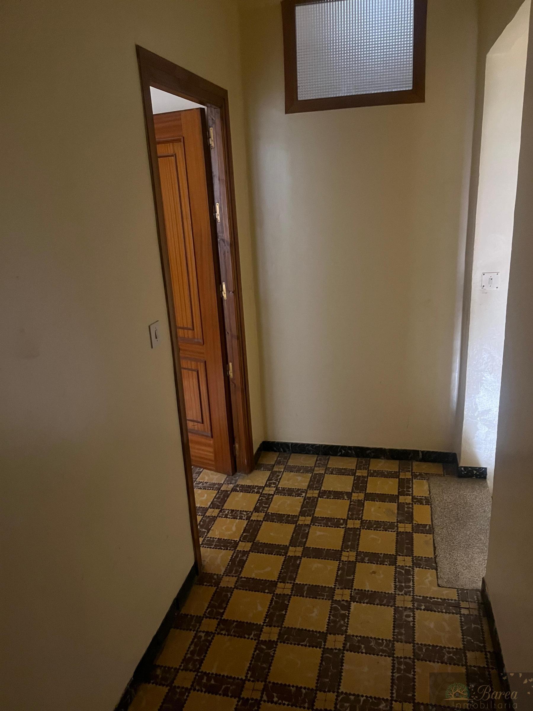 For sale of building in Rute